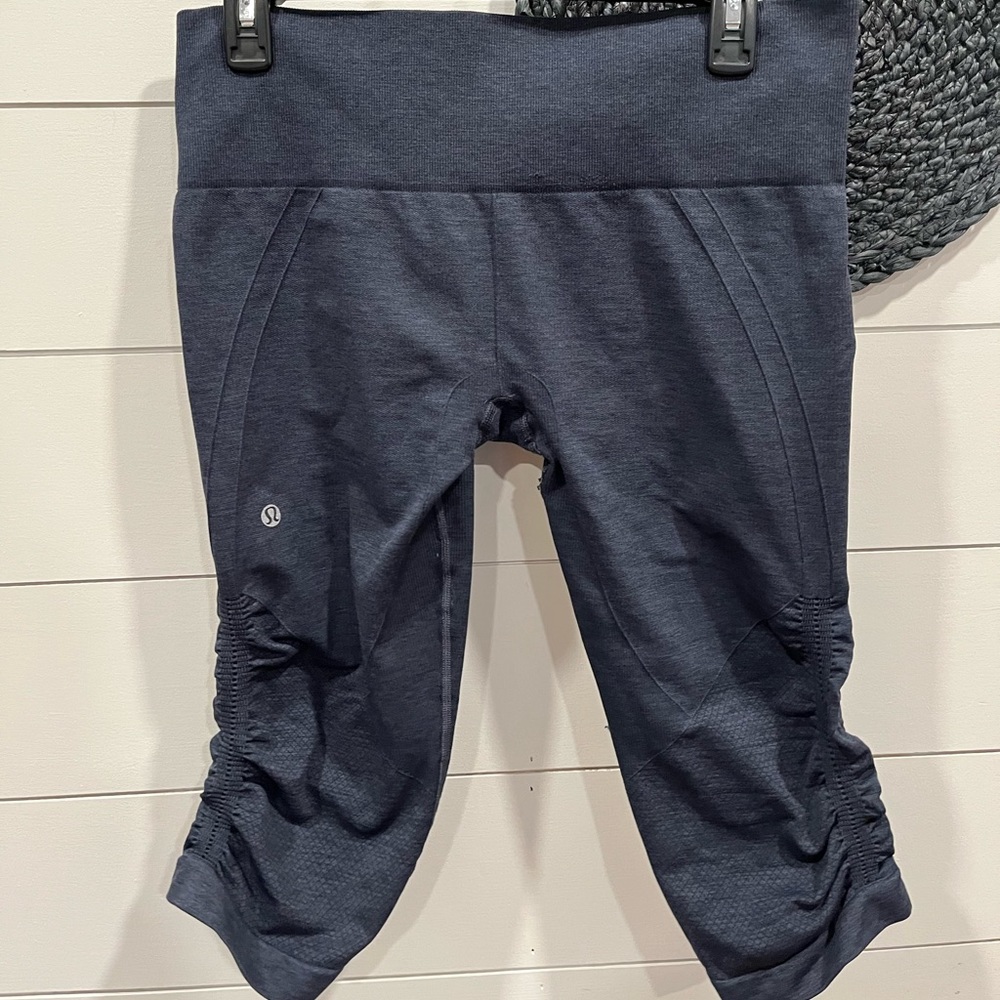Lululemon Ebb and Flow Crop Pant Scrunch Stretch Leggings Gray Size 8